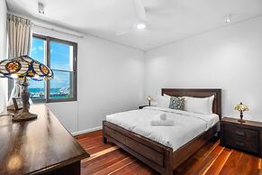 Zen Paradiso Harbour View Pool Balcony