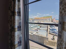 36 Quay West Apartments