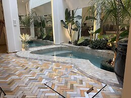 Beautiful Arab House With Swimming Pool