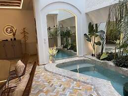 Beautiful Arab House With Swimming Pool