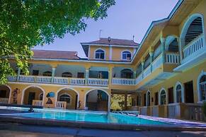 Manyatta Azure Boutique Hotel