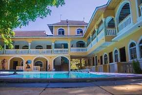 Manyatta Azure Boutique Hotel