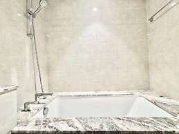 Venduras Spacious 1BR Walk to Dubai Mall