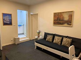 Chadstone Holiday W6 Villa