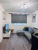 Stylish 1 Bed Flat Lakeside Shopping Mall