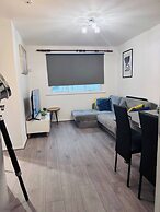 Stylish 1 Bed Flat Lakeside Shopping Mall