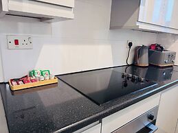 Stylish 1 Bed Flat Lakeside Shopping Mall