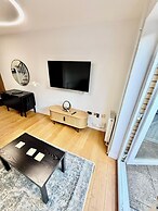 2 Bed House - Sleeps 4 - Parking - Wifi