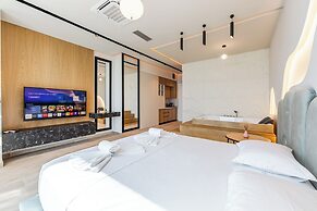 Marina Luxury Jacuzzi Suites by PS