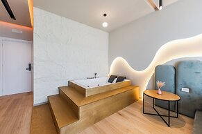 Marina Luxury Jacuzzi Suites by PS