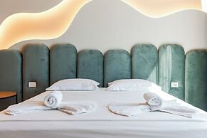 Marina Luxury Jacuzzi Suites by PS