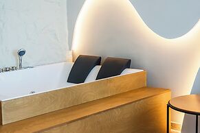Marina Luxury Jacuzzi Suites by PS