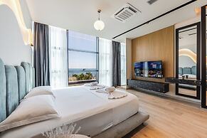 Marina Luxury Jacuzzi Suites by PS