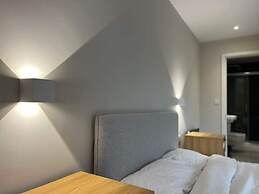 Joyful - 2 Ensuite Flat in M15