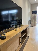 Joyful - 2 Ensuite Flat in M15