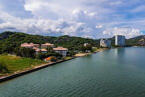 4 Bed Beachfront Condo SP43