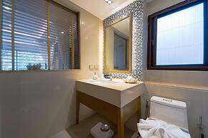 4 Bed Beachfront Condo SP43