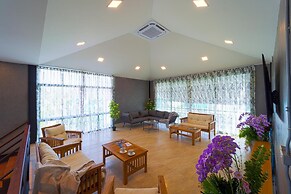 Beautiful new 7 Bedroom Villa Resort CT7