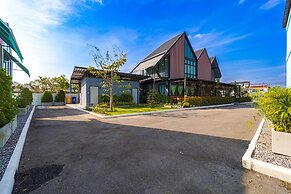 Beautiful new 7 Bedroom Villa Resort CT7