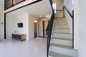 Beautiful new 7 Bedroom Villa Resort CT7
