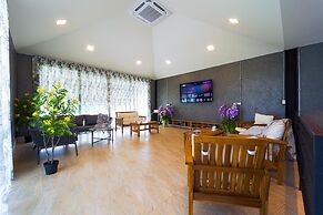 Beautiful new 7 Bedroom Villa Resort CT7