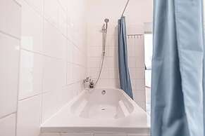 Affordable Cozy 2BR Apt Near Stadthalle