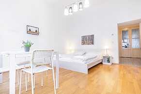 Affordable Cozy 2BR Apt Near Stadthalle