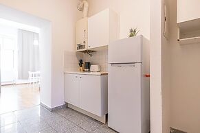 Affordable Cozy 2BR Apt Near Stadthalle