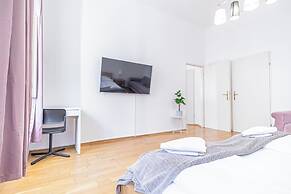 Affordable Cozy 2BR Apt Near Stadthalle