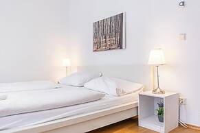Affordable Cozy 2BR Apt Near Stadthalle