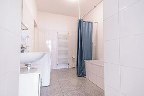 Affordable Cozy 2BR Apt Near Stadthalle