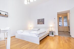 Affordable Cozy 2BR Apt Near Stadthalle