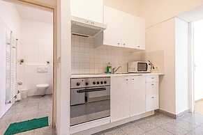 Affordable Cozy 2BR Apt Near Stadthalle