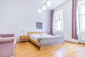 Affordable Cozy 2BR Apt Near Stadthalle