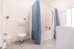 Affordable Cozy 2BR Apt Near Stadthalle