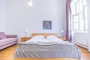 Affordable Cozy 2BR Apt Near Stadthalle
