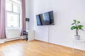 Affordable Cozy 2BR Apt Near Stadthalle