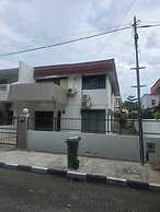 Bayan Lepas Getaway - Nature Views & BBQ Haven