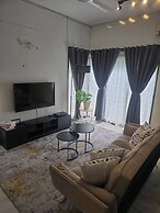 Bayan Lepas Getaway - Nature Views & BBQ Haven