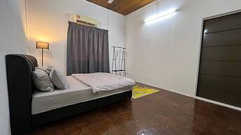 Bayan Lepas Getaway - Nature Views & BBQ Haven