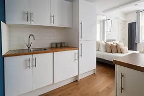 Modern Studio Flat in Hammersmith