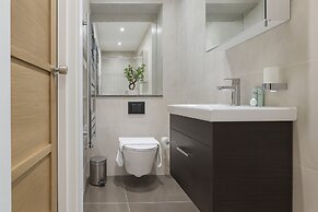 Modern Studio Flat in Hammersmith