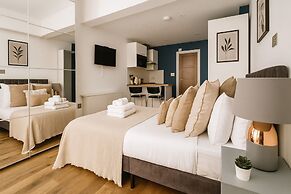 Modern Studio Flat in Hammersmith