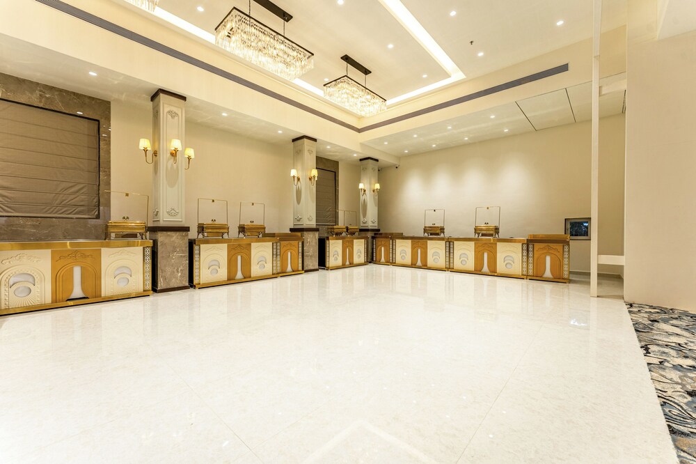 Treebo Premium Nagpur Automotive Square