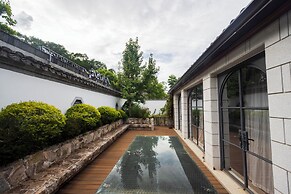 Jingdezhen Homestay Outside the Window