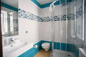 WORLD HOSTEL