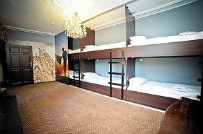 WORLD HOSTEL
