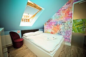 WORLD HOSTEL