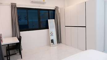Modern Private Pool Villa in Sukhumvit