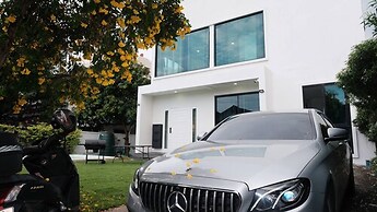 Modern Private Pool Villa in Sukhumvit